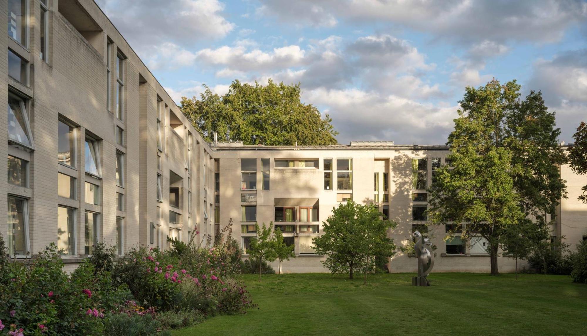 Murray Edwards College, * Cambridge (Cambridgeshire)